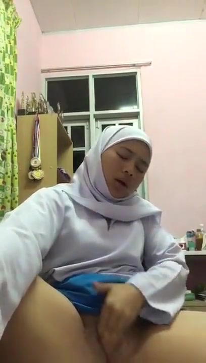 Awek tudung sekolah menengah melancap